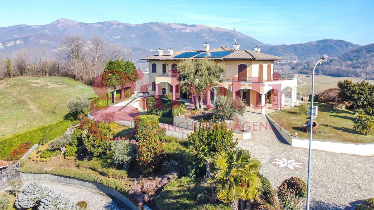 Villa in vendita a Calco, 5 locali, prezzo € 1.950.000 | PortaleAgenzieImmobiliari.it