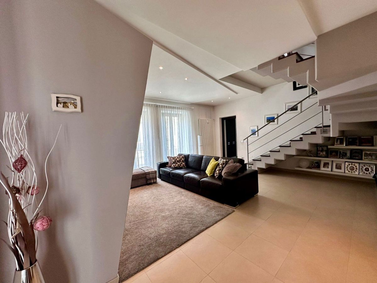 Appartamento in vendita a Pomigliano d'Arco, 5 locali, prezzo € 295.000 | PortaleAgenzieImmobiliari.it