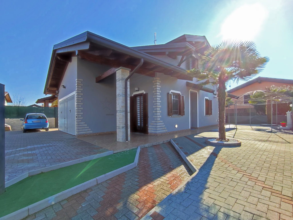 Villa in vendita a Pombia, 5 locali, prezzo € 250.000 | PortaleAgenzieImmobiliari.it