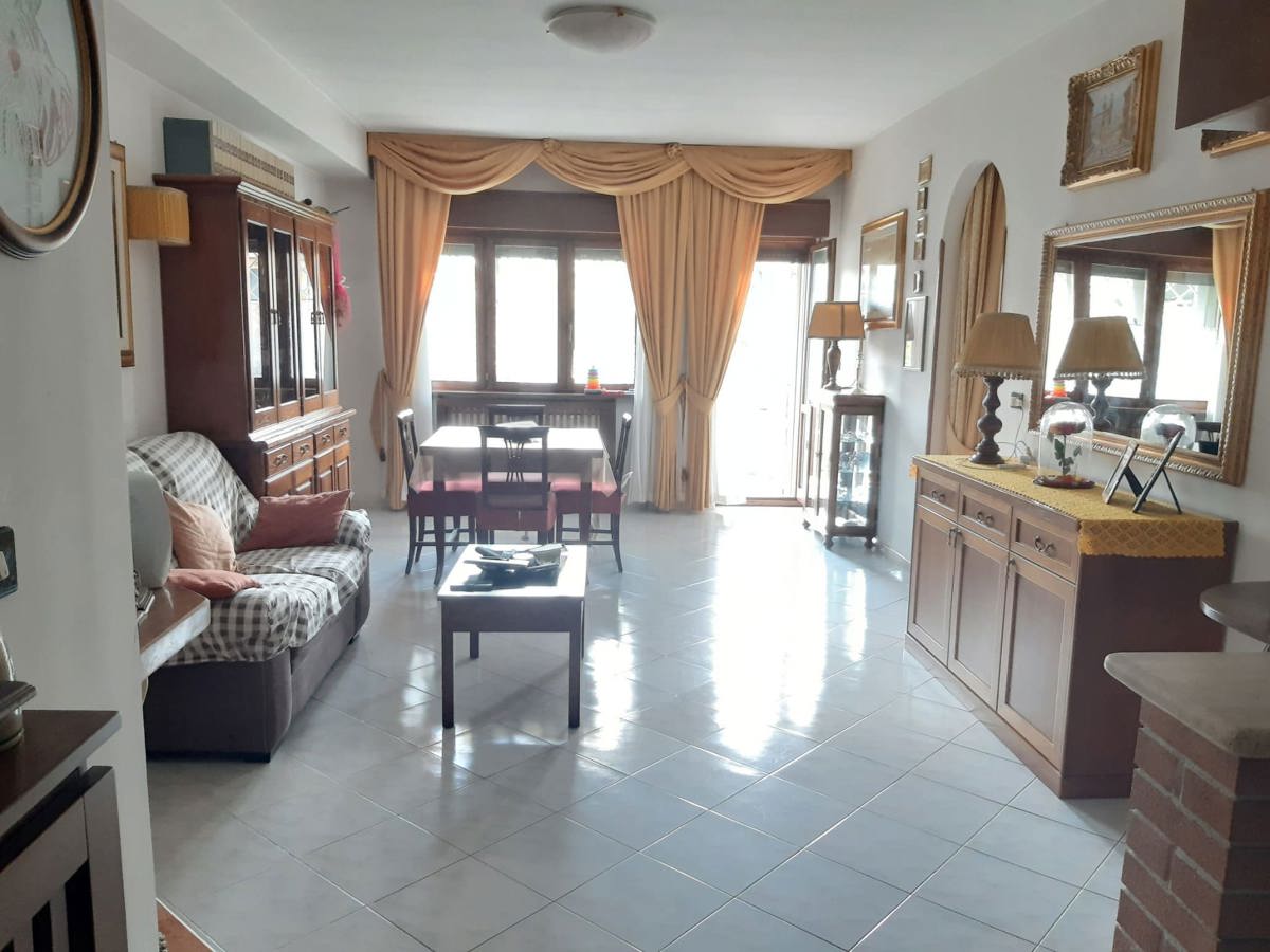 Appartamento in vendita a Tagliacozzo, 6 locali, prezzo € 115.000 | PortaleAgenzieImmobiliari.it