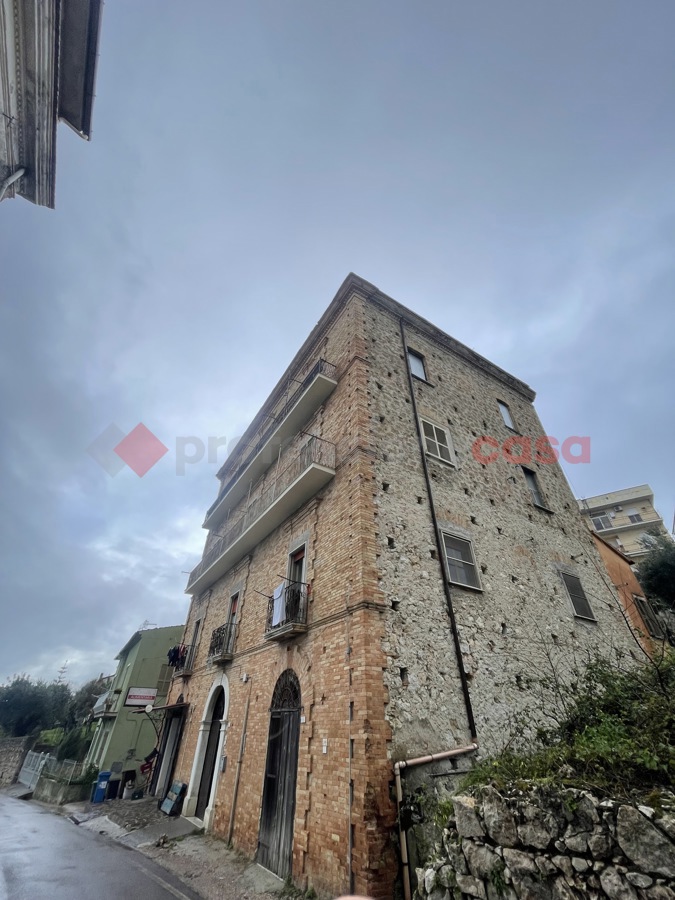 Appartamento in vendita a Minturno, 5 locali, prezzo € 53.000 | PortaleAgenzieImmobiliari.it