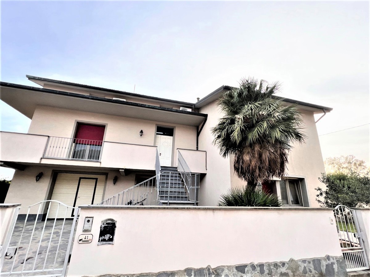 Villa in vendita a Ponsacco, 7 locali, prezzo € 420.000 | PortaleAgenzieImmobiliari.it