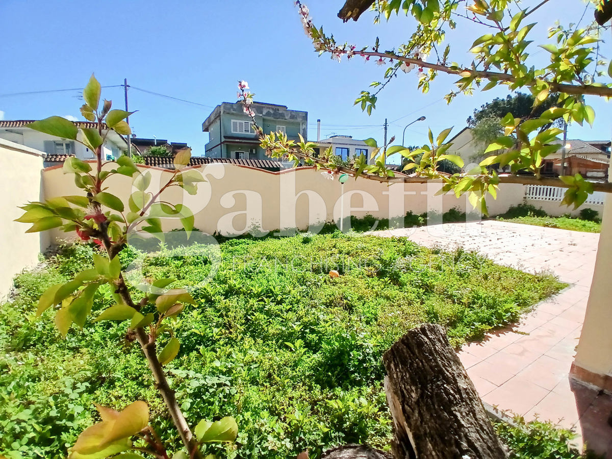 Villa in vendita a Giugliano in Campania, 4 locali, prezzo € 275.000 | PortaleAgenzieImmobiliari.it