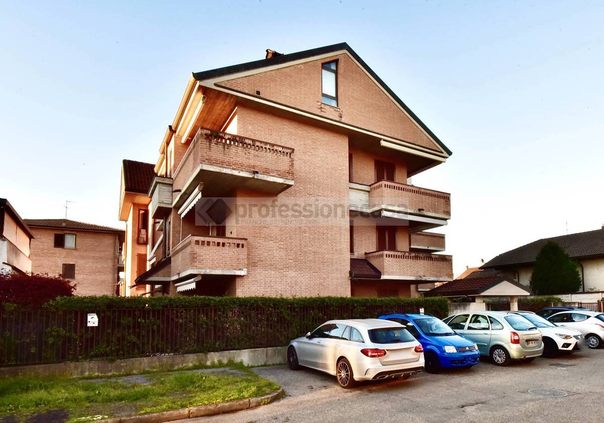 Duplex in vendita a Desio, 4 locali, prezzo € 298.000 | PortaleAgenzieImmobiliari.it