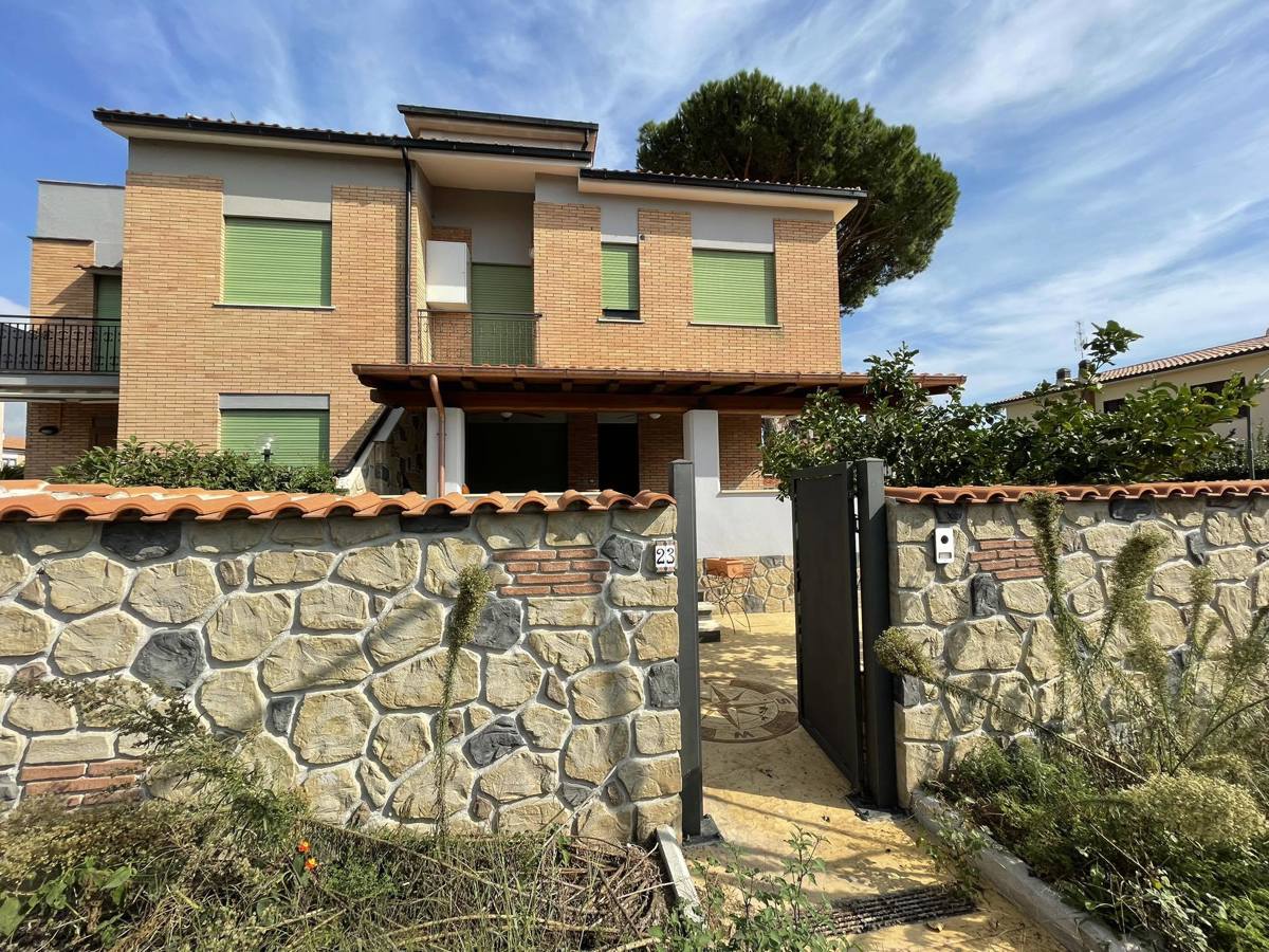 Villa Bifamiliare in vendita a Terracina, 5 locali, prezzo € 395.000 | PortaleAgenzieImmobiliari.it