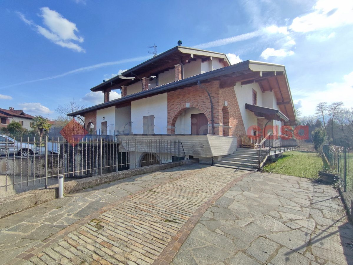 Villa Bifamiliare in vendita a Oleggio Castello, 6 locali, prezzo € 299.000 | PortaleAgenzieImmobiliari.it