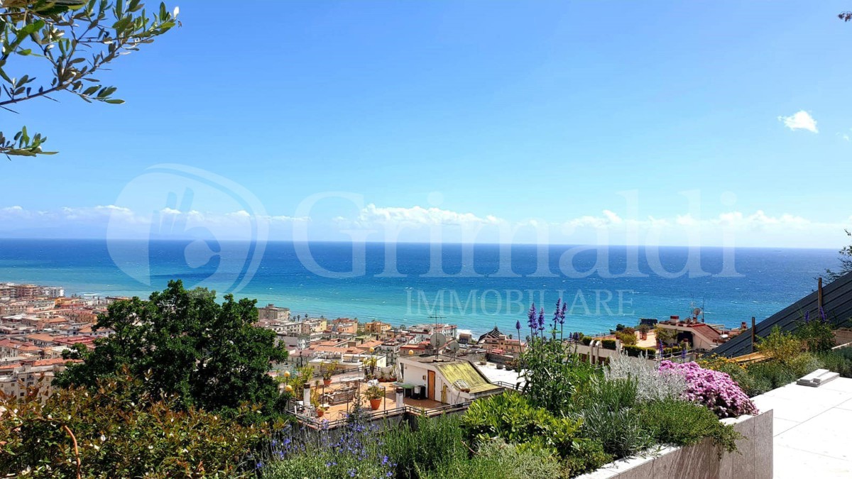 Appartamento in vendita a Salerno, 3 locali, prezzo € 565.000 | PortaleAgenzieImmobiliari.it