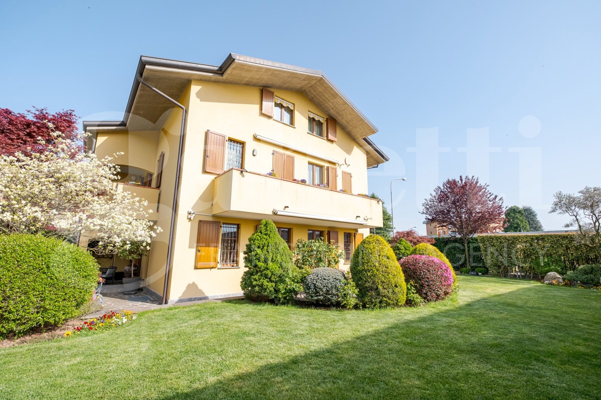 Villa in vendita a Vimercate, 6 locali, prezzo € 895.000 | PortaleAgenzieImmobiliari.it