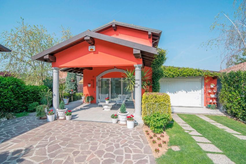 Villa in vendita a Stradella, 7 locali, prezzo € 275.000 | PortaleAgenzieImmobiliari.it