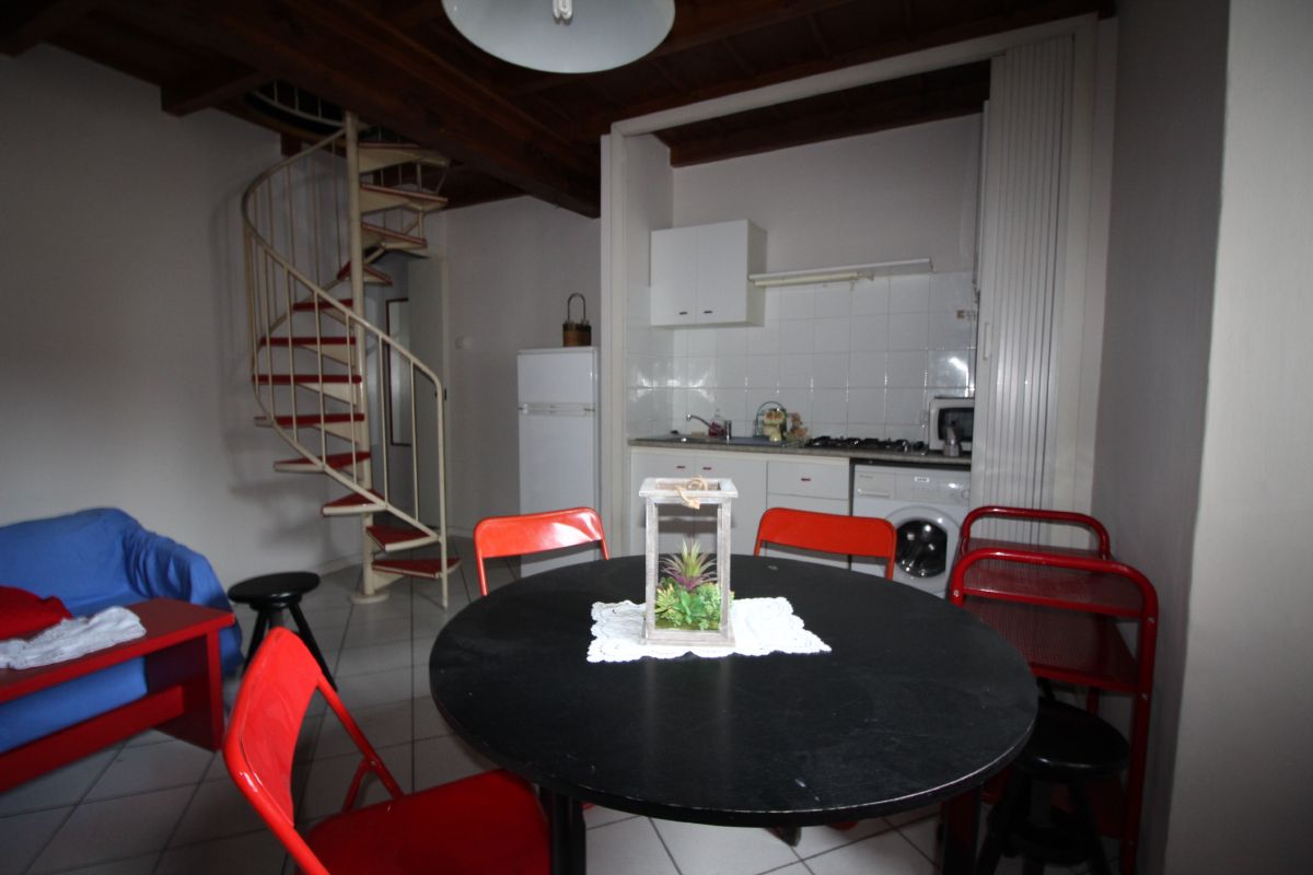 Appartamento in affitto a Arona, 2 locali, prezzo € 400 | CambioCasa.it