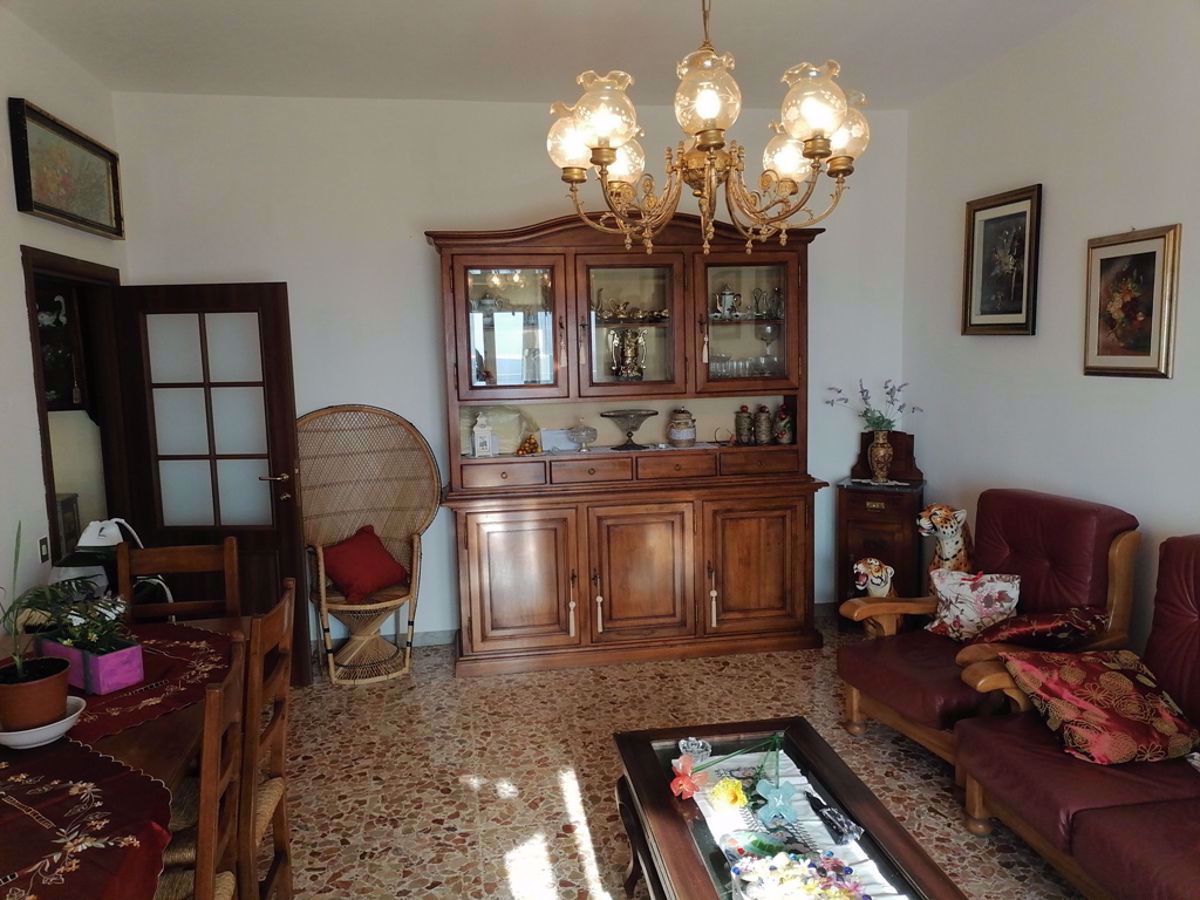 Appartamento in affitto a Massa Marittima, 5 locali, prezzo € 179.000 | CambioCasa.it