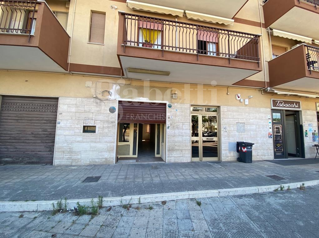 Negozio / Locale in affitto a Trani, 9999 locali, prezzo € 550 | PortaleAgenzieImmobiliari.it