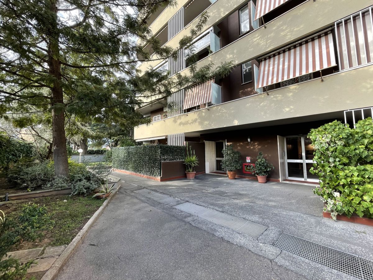 Appartamento in vendita a Roma, 3 locali, zona Zona: 22 . Eur - Torrino - Spinaceto, prezzo € 465.000 | CambioCasa.it