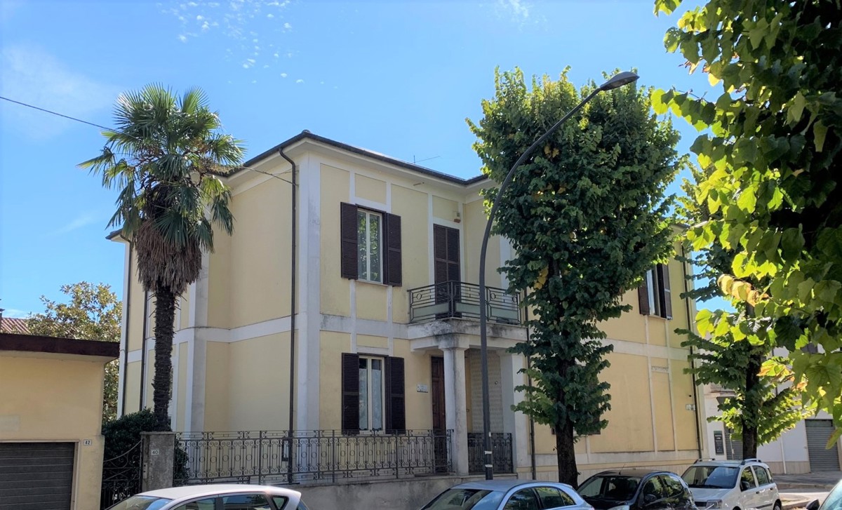 Villa in vendita a Avezzano, 11 locali, Trattative riservate | PortaleAgenzieImmobiliari.it