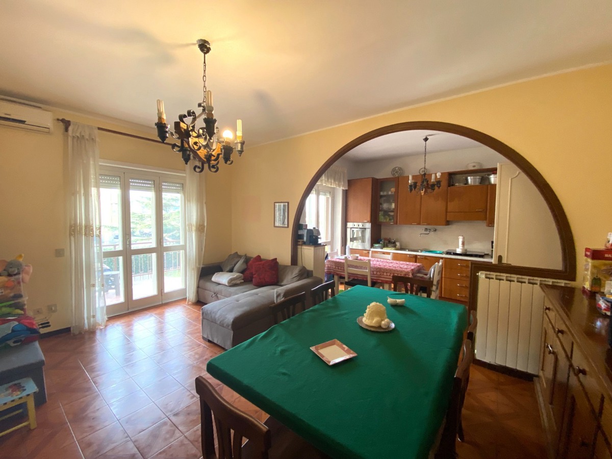Appartamento in vendita a Terracina, 5 locali, prezzo € 280.000 | CambioCasa.it