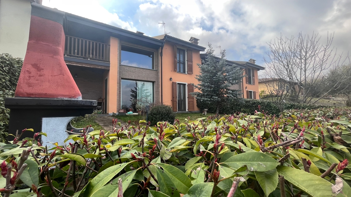 Villa Bifamiliare in Vendita a Stradella