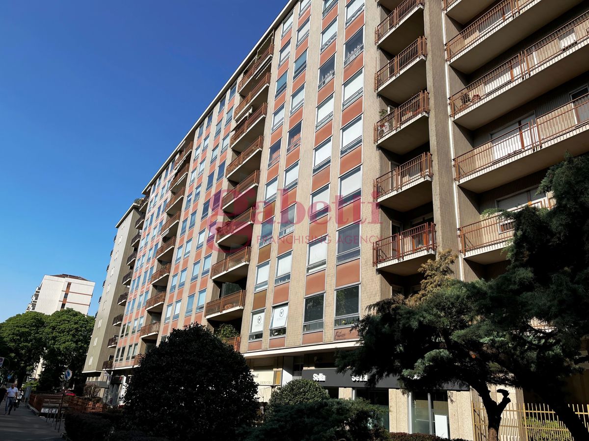 Appartamento in vendita a Torino, 9 locali, zona Pozzo Strada, Parella, prezzo € 449.000 | PortaleAgenzieImmobiliari.it
