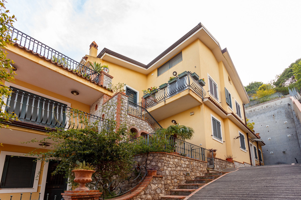 Appartamento in vendita a Taormina, 5 locali, prezzo € 600.000 | PortaleAgenzieImmobiliari.it