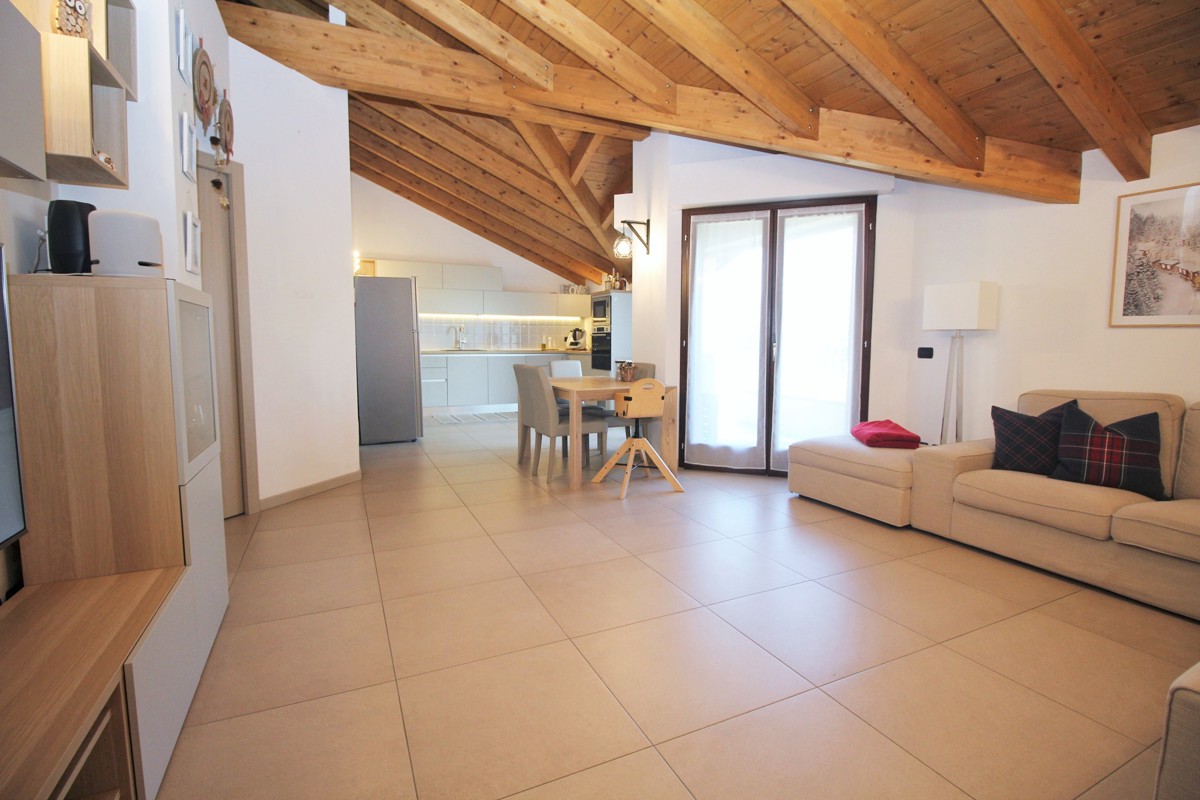 Appartamento in vendita a Marnate, 3 locali, prezzo € 222.000 | PortaleAgenzieImmobiliari.it