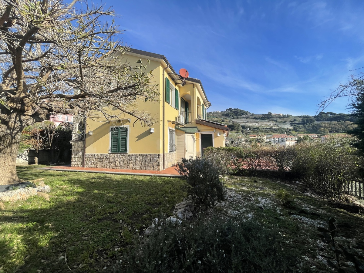 Villa in vendita a Cipressa, 5 locali, prezzo € 600.000 | PortaleAgenzieImmobiliari.it