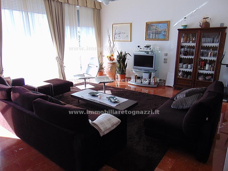 Appartamento in vendita a Gambassi Terme, 6 locali, prezzo € 300.000 | PortaleAgenzieImmobiliari.it