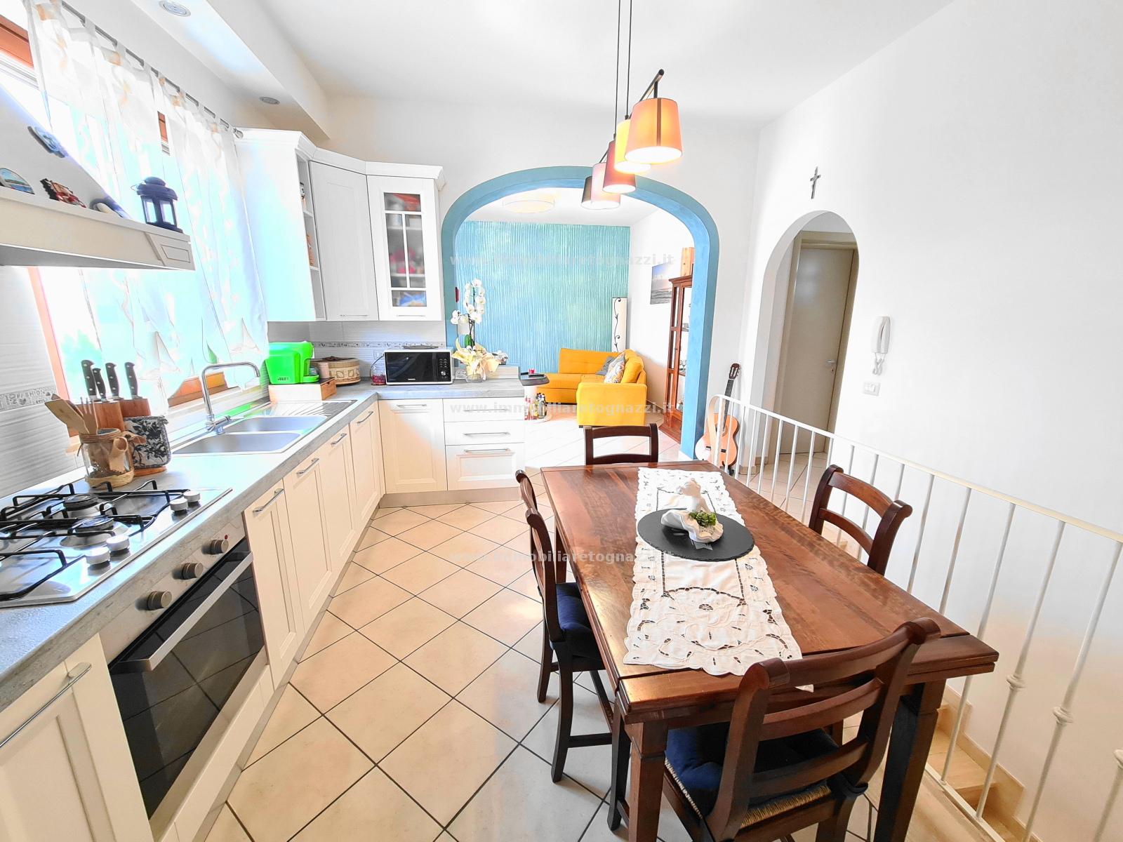 Appartamento in vendita a Gambassi Terme, 4 locali, prezzo € 160.000 | PortaleAgenzieImmobiliari.it