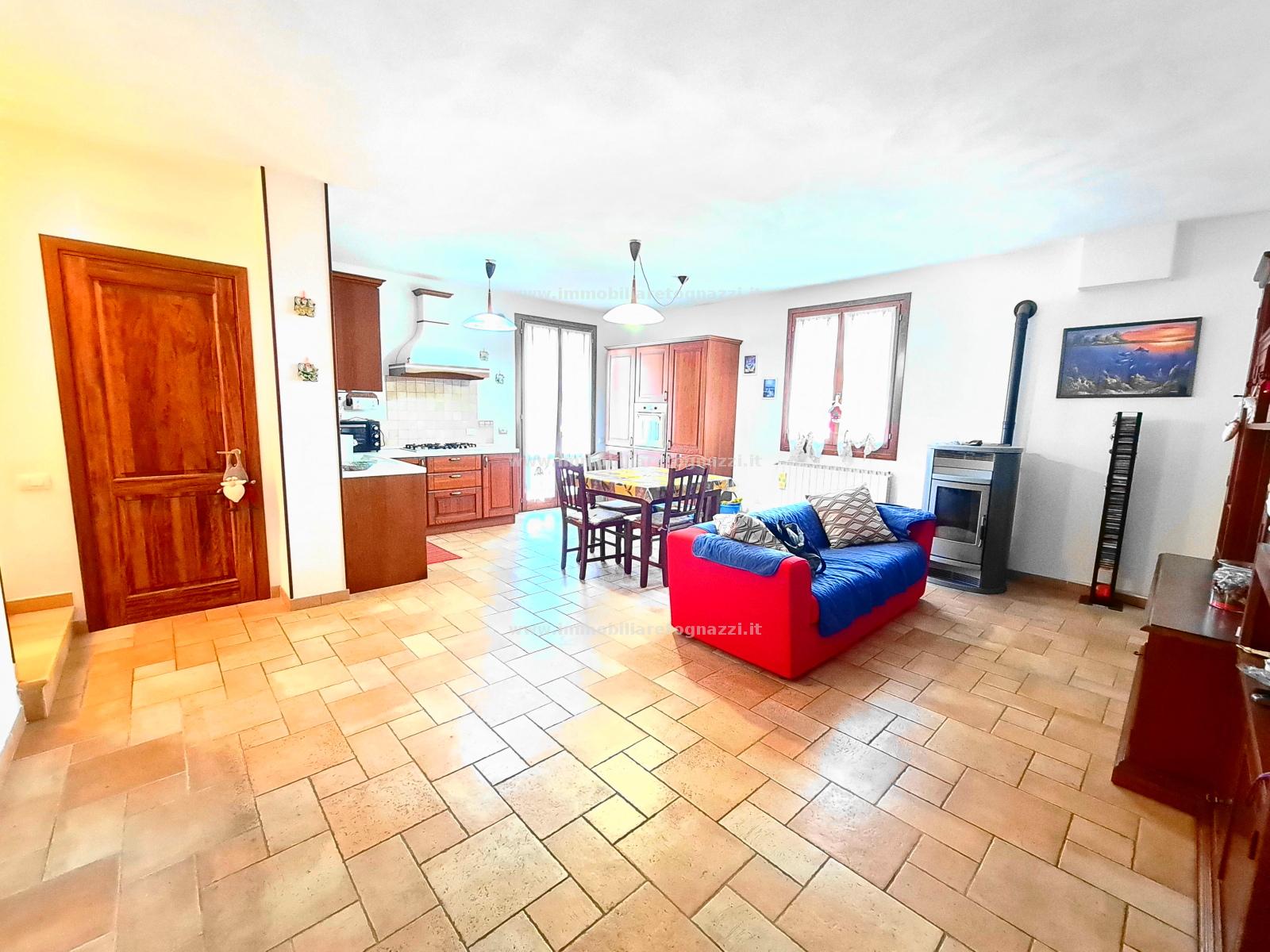 Appartamento in vendita a San Gimignano, 4 locali, prezzo € 205.000 | PortaleAgenzieImmobiliari.it