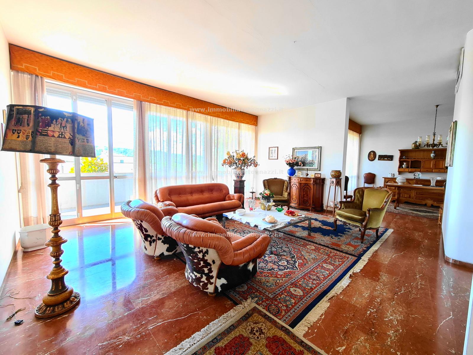 Appartamento in vendita a Gambassi Terme, 5 locali, prezzo € 370.000 | PortaleAgenzieImmobiliari.it