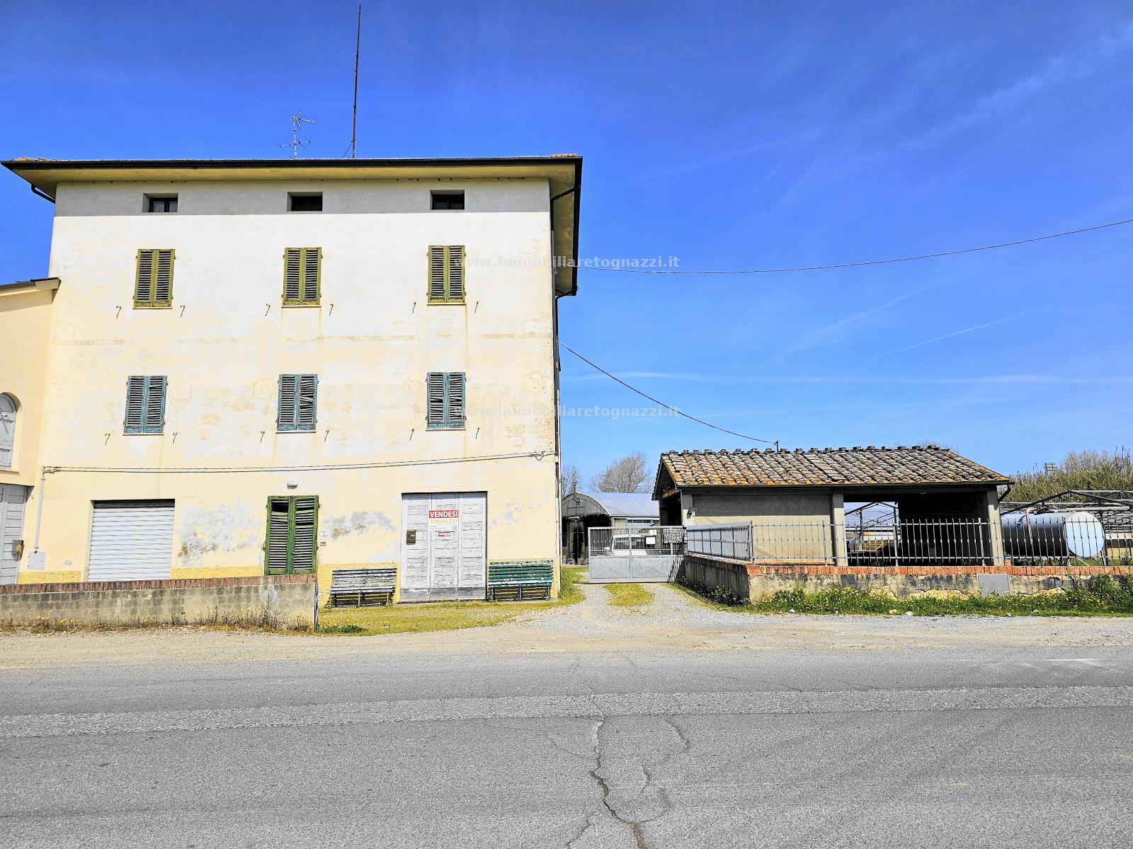 Palazzo / Stabile in vendita a Castelfiorentino