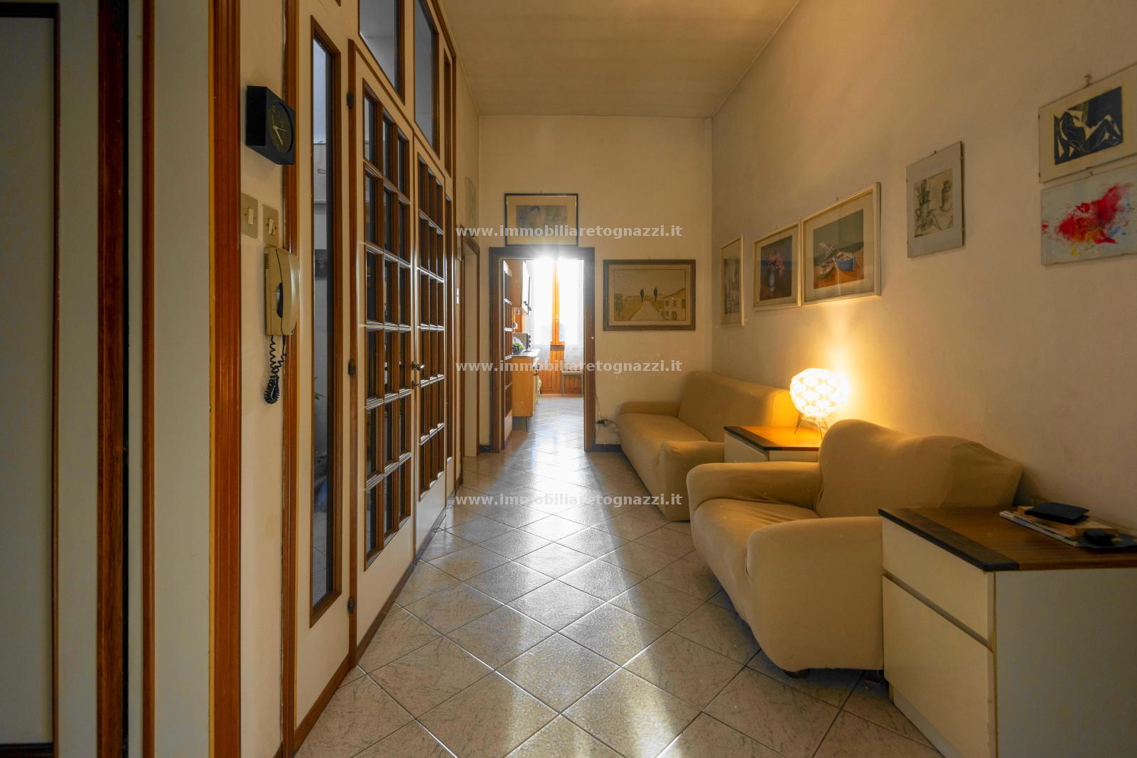 Appartamento in vendita a Poggibonsi, 7 locali, prezzo € 235.000 | PortaleAgenzieImmobiliari.it