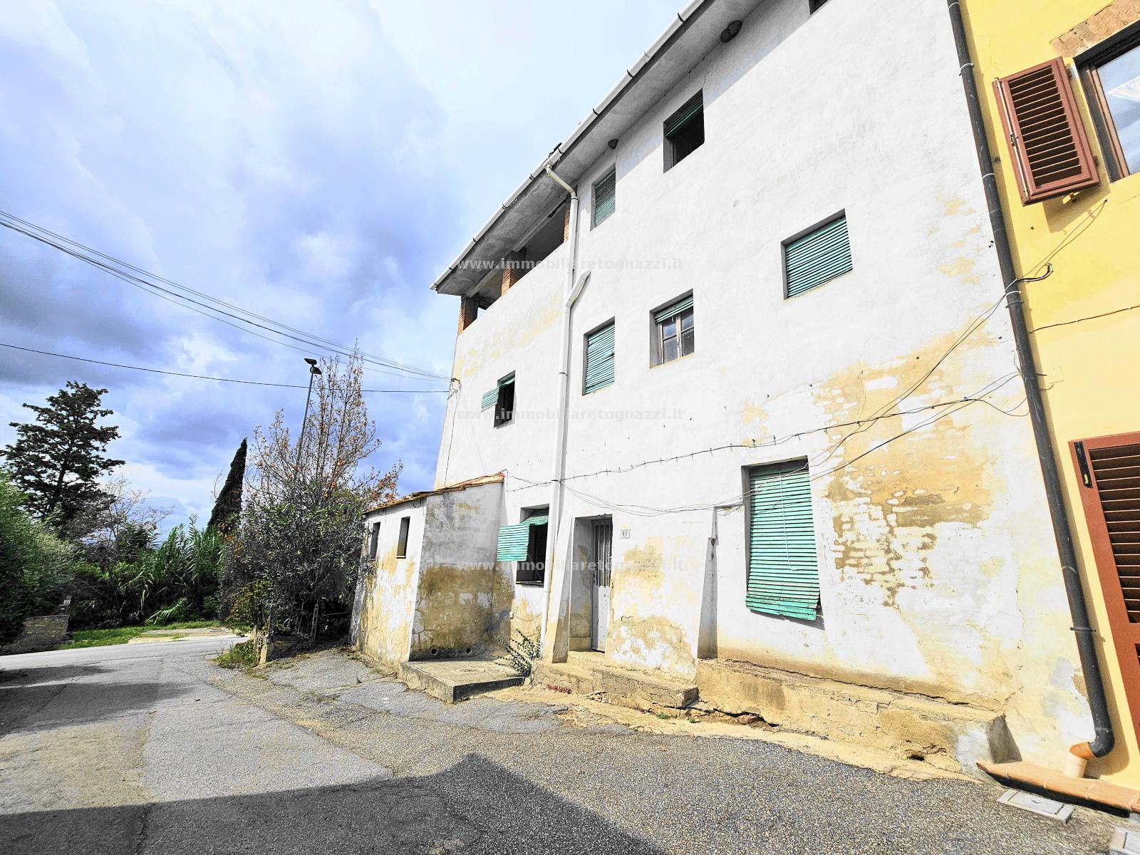 Villa a Schiera in vendita a Montespertoli, 10 locali, prezzo € 165.000 | CambioCasa.it