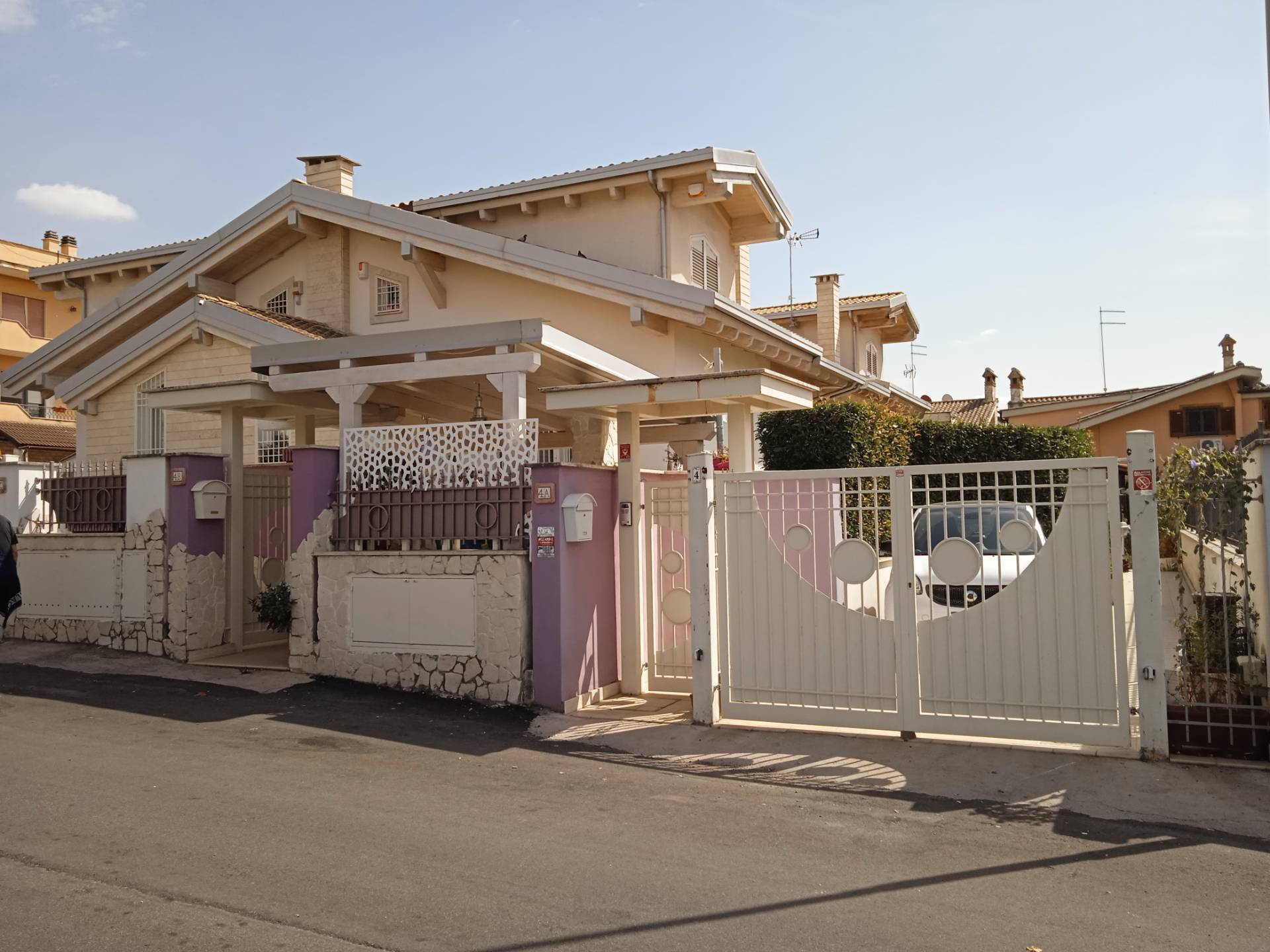 Villa in vendita a Guidonia Montecelio, 5 locali, zona Località: MarcoSimone, prezzo € 345.000 | CambioCasa.it