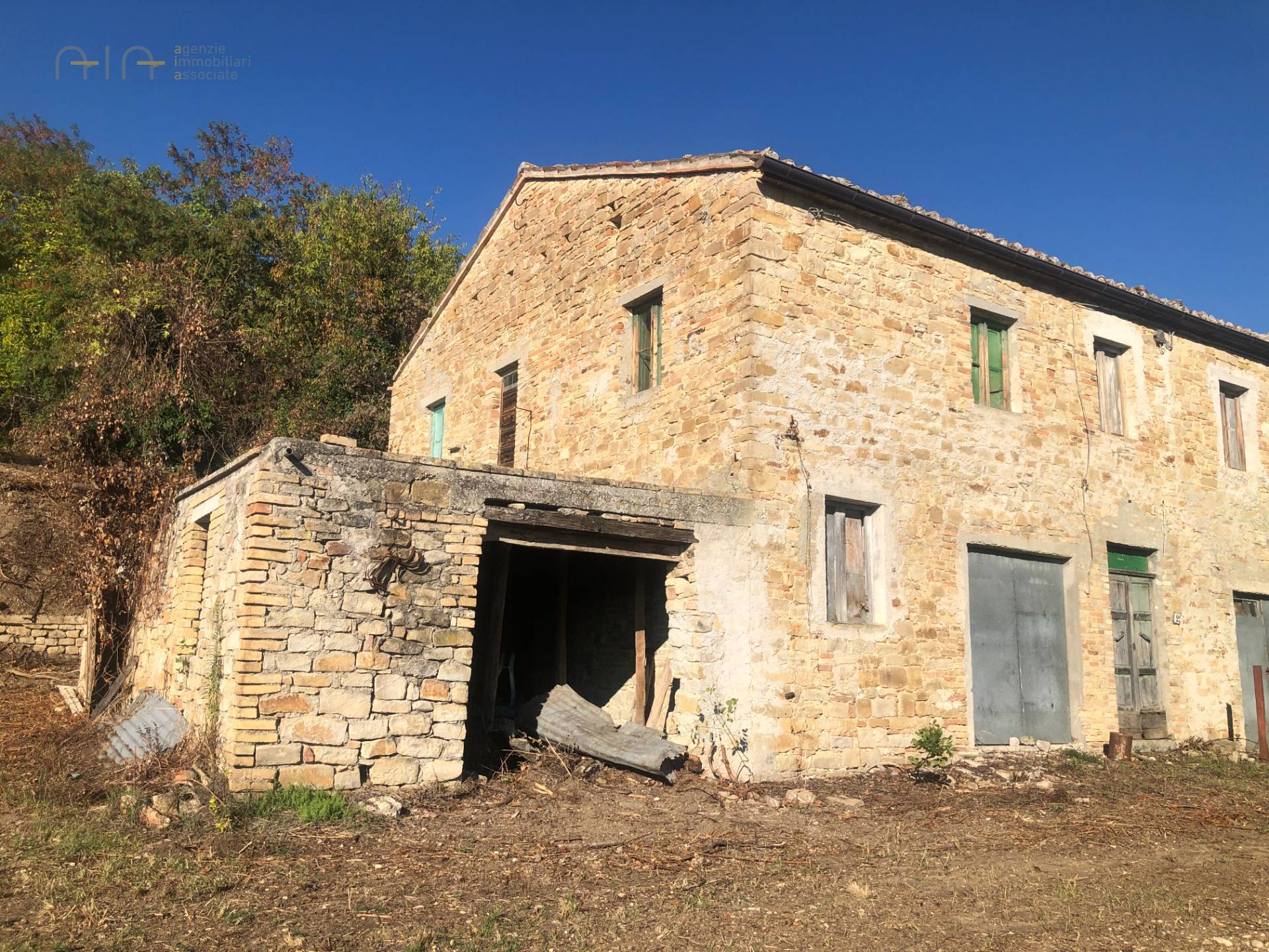 Rustico / Casale in vendita a Santa Vittoria in Matenano, 10 locali, prezzo € 75.000 | PortaleAgenzieImmobiliari.it