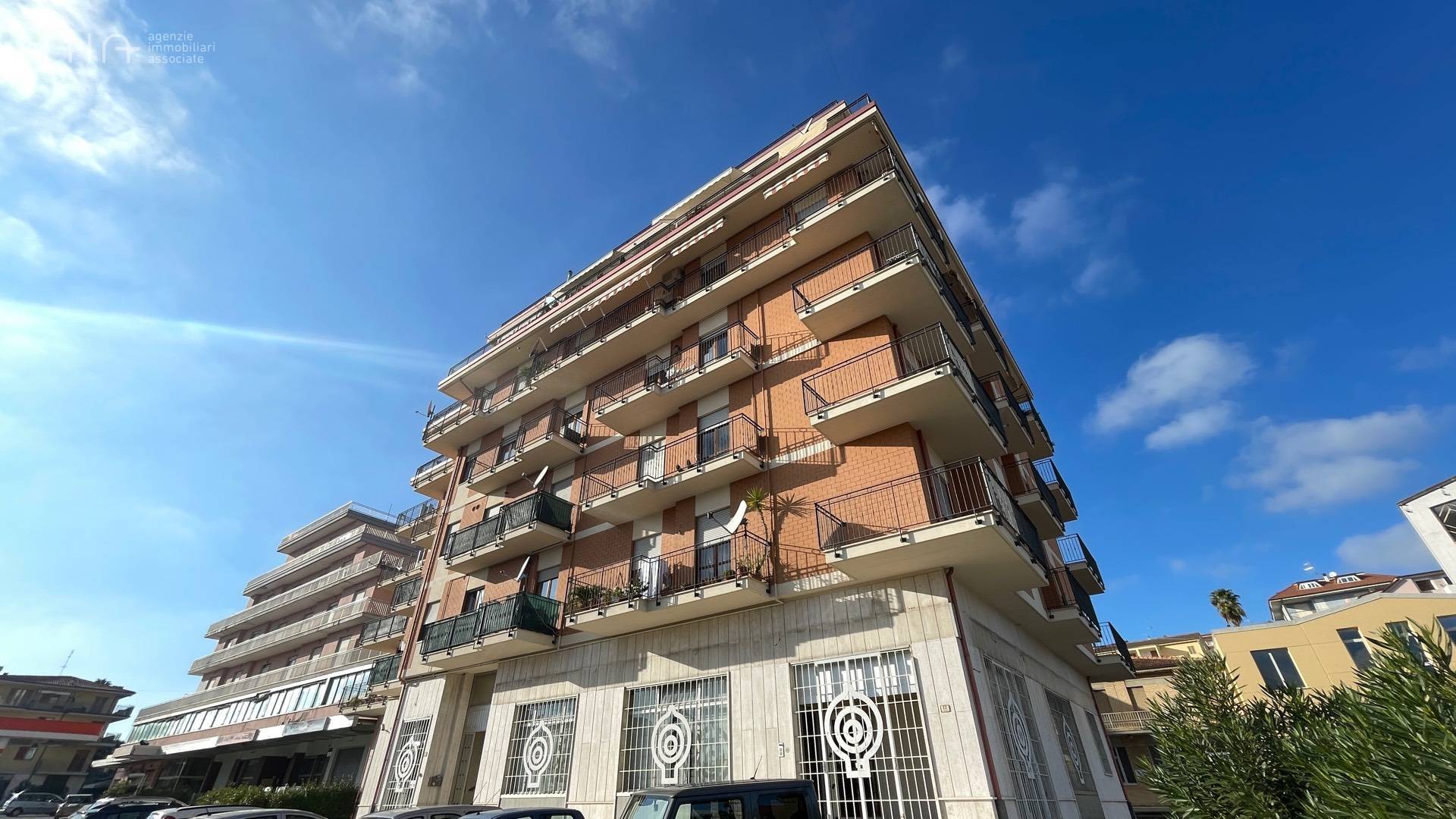 Appartamento in vendita a Monsampolo del Tronto, 7 locali, zona Località: StelladiMonsampolo, prezzo € 220.000 | PortaleAgenzieImmobiliari.it