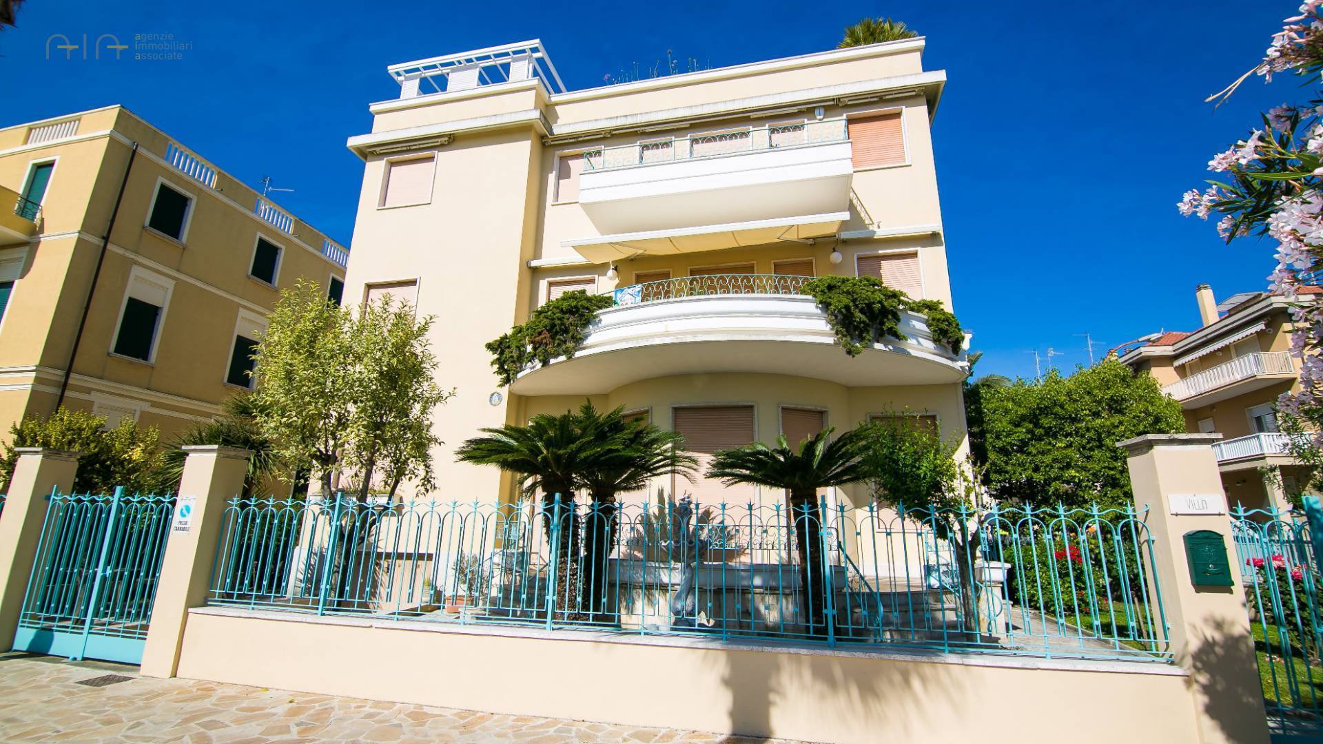 Appartamento in vendita a San Benedetto del Tronto, 8 locali, zona Località: Centralissima, Trattative riservate | PortaleAgenzieImmobiliari.it
