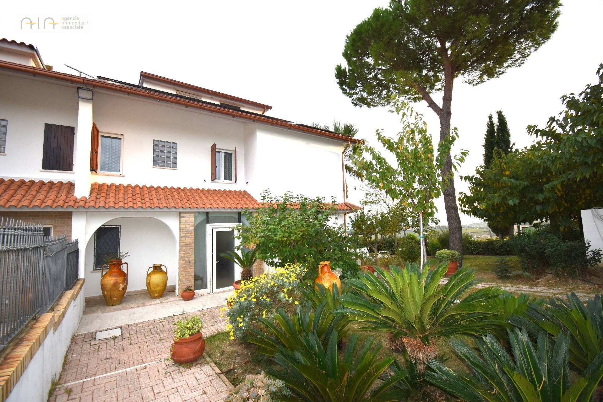 Villa a Schiera in vendita a Monteprandone, 8 locali, zona Località: Collinare, prezzo € 435.000 | PortaleAgenzieImmobiliari.it