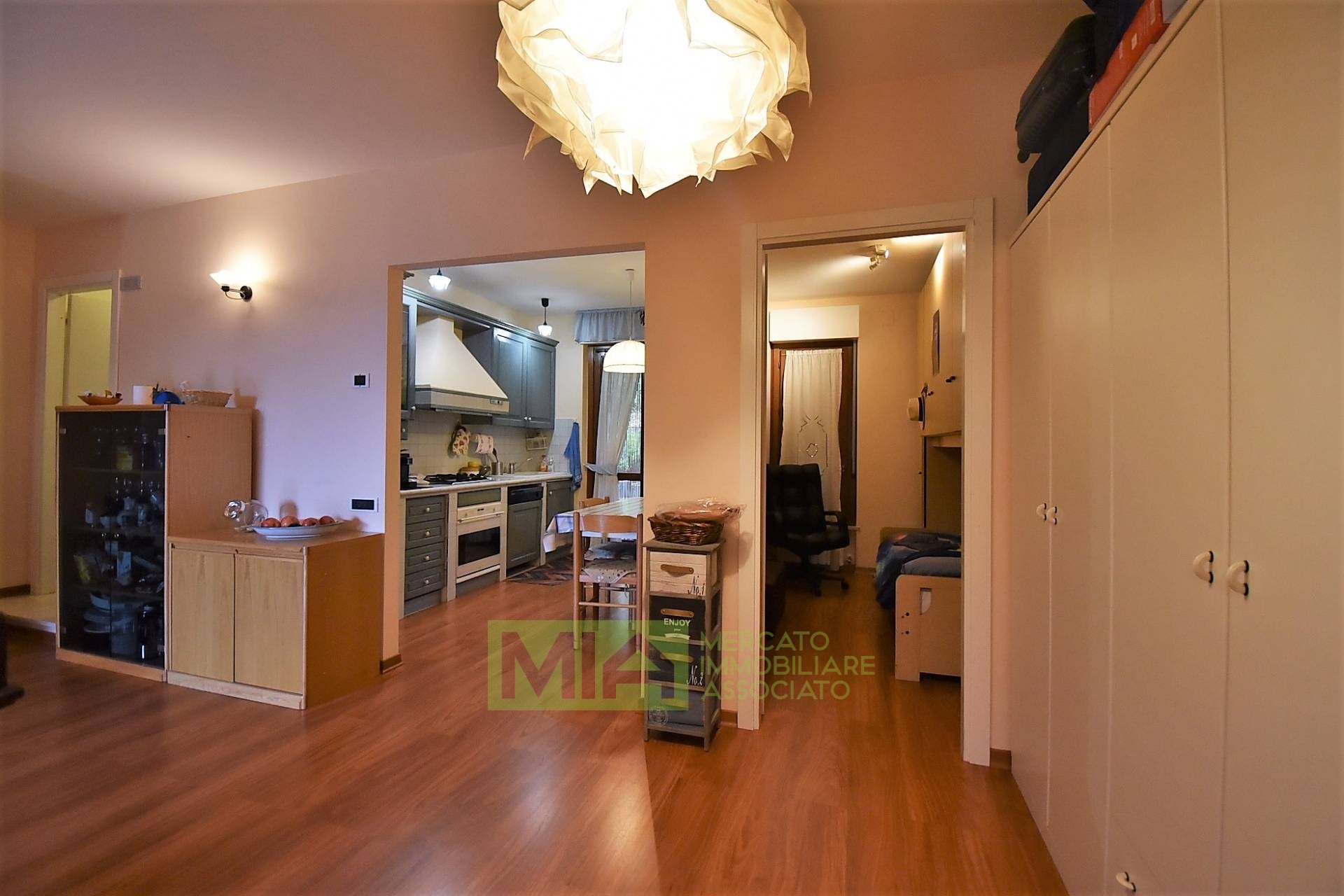Appartamento in vendita a Sarnano, 5 locali, zona Località: Periferia, prezzo € 78.000 | PortaleAgenzieImmobiliari.it