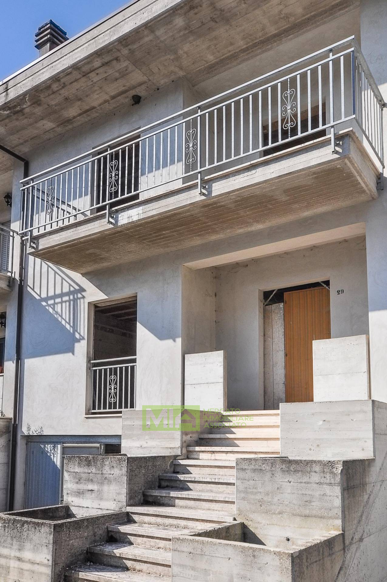 Appartamento in vendita a Roccafluvione, 8 locali, zona Località: Centro, prezzo € 110.000 | PortaleAgenzieImmobiliari.it
