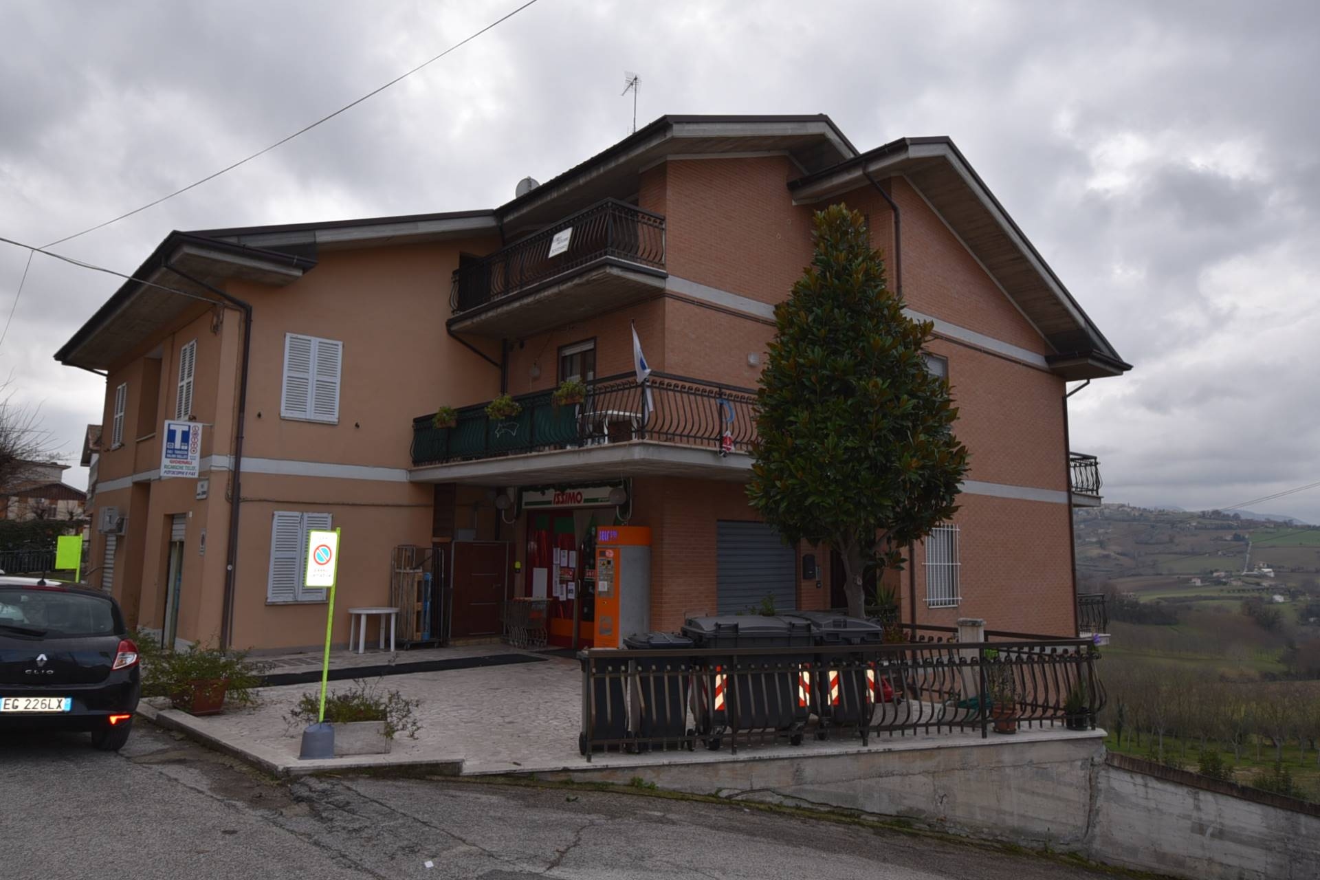 Appartamento in vendita a Monsampietro Morico, 11 locali, zona Località: CentroStorico, prezzo € 90.000 | PortaleAgenzieImmobiliari.it