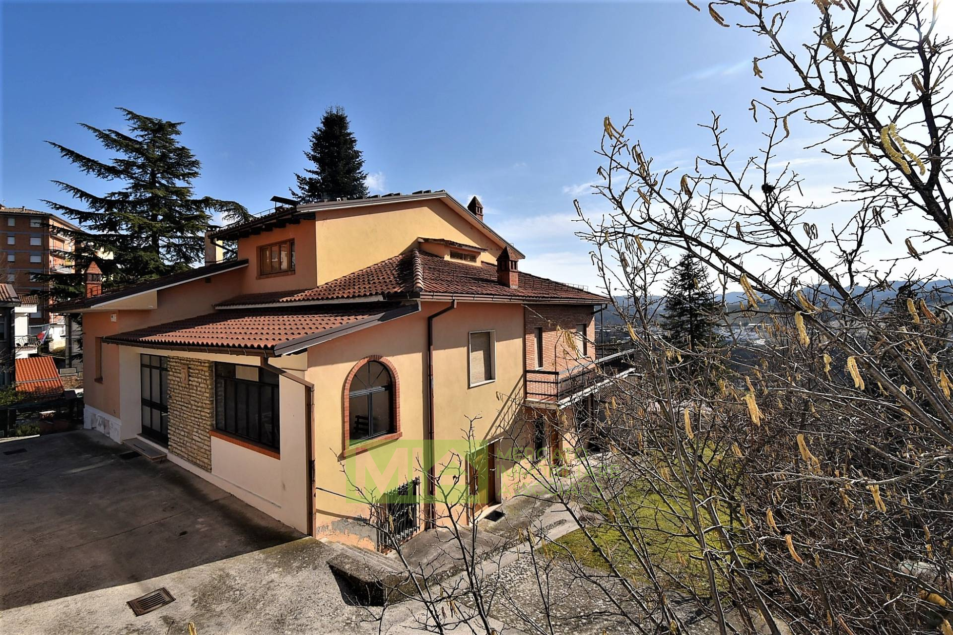 Villa in vendita a Amandola, 12 locali, zona Località: Centro, prezzo € 310.000 | PortaleAgenzieImmobiliari.it