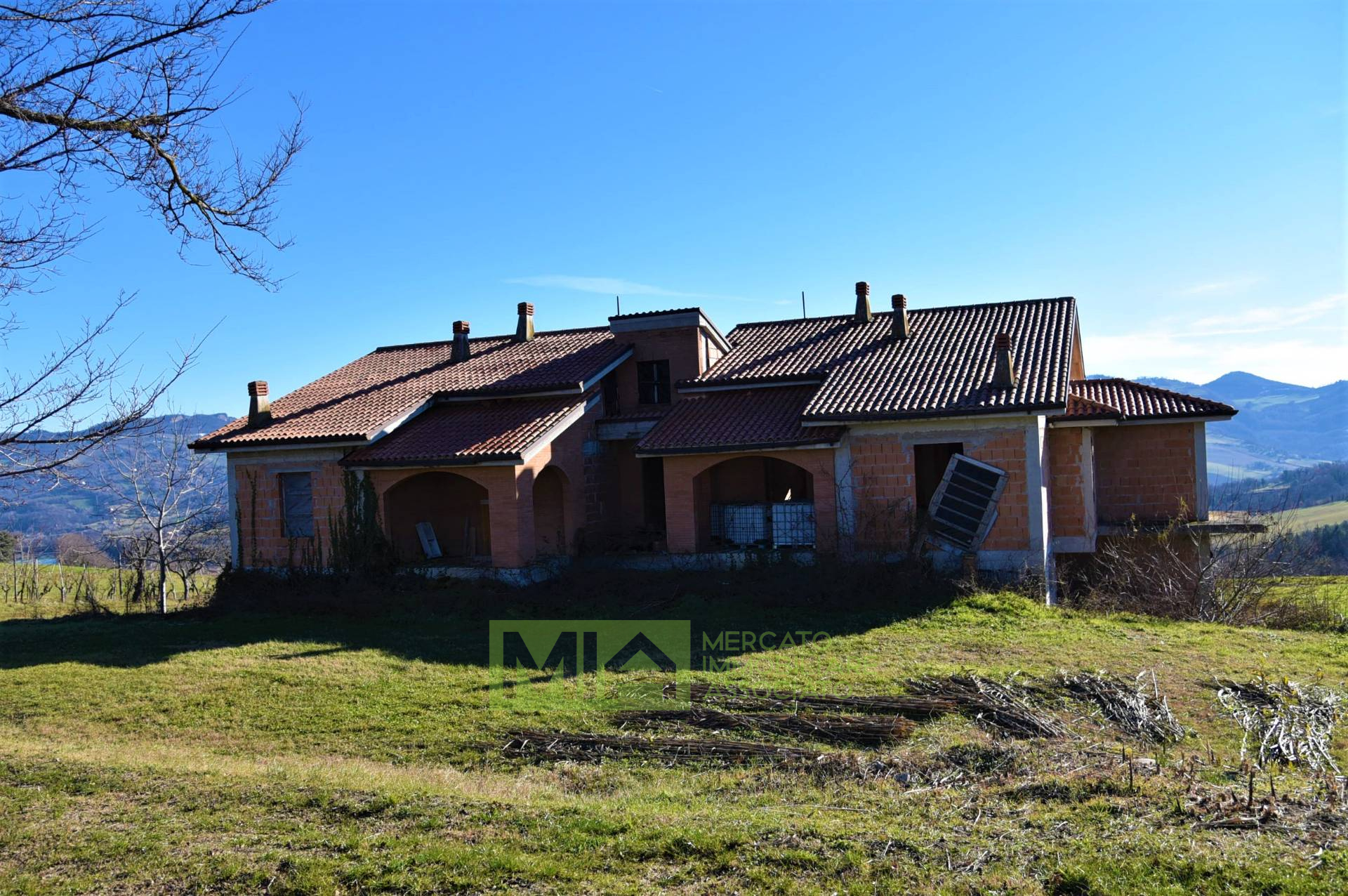 Villa in vendita a Amandola, 10 locali, zona Località: Campagna, prezzo € 160.000 | PortaleAgenzieImmobiliari.it