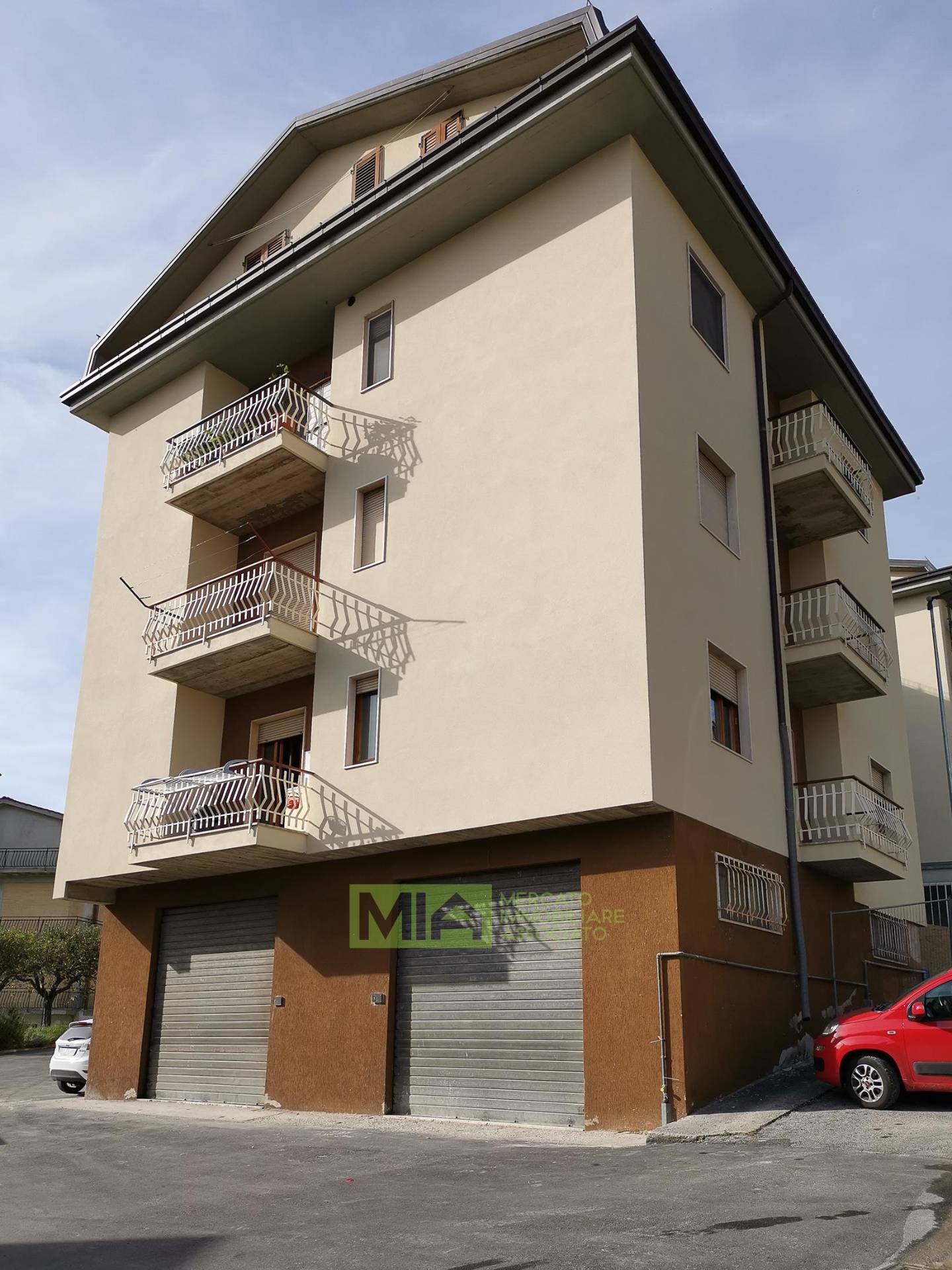 Appartamento in vendita a Comunanza, 5 locali, zona Località: Centro, prezzo € 95.000 | PortaleAgenzieImmobiliari.it