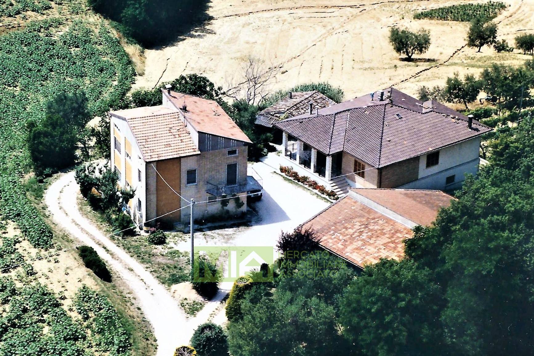 Villa in vendita a Montegiorgio, 15 locali, prezzo € 330.000 | PortaleAgenzieImmobiliari.it