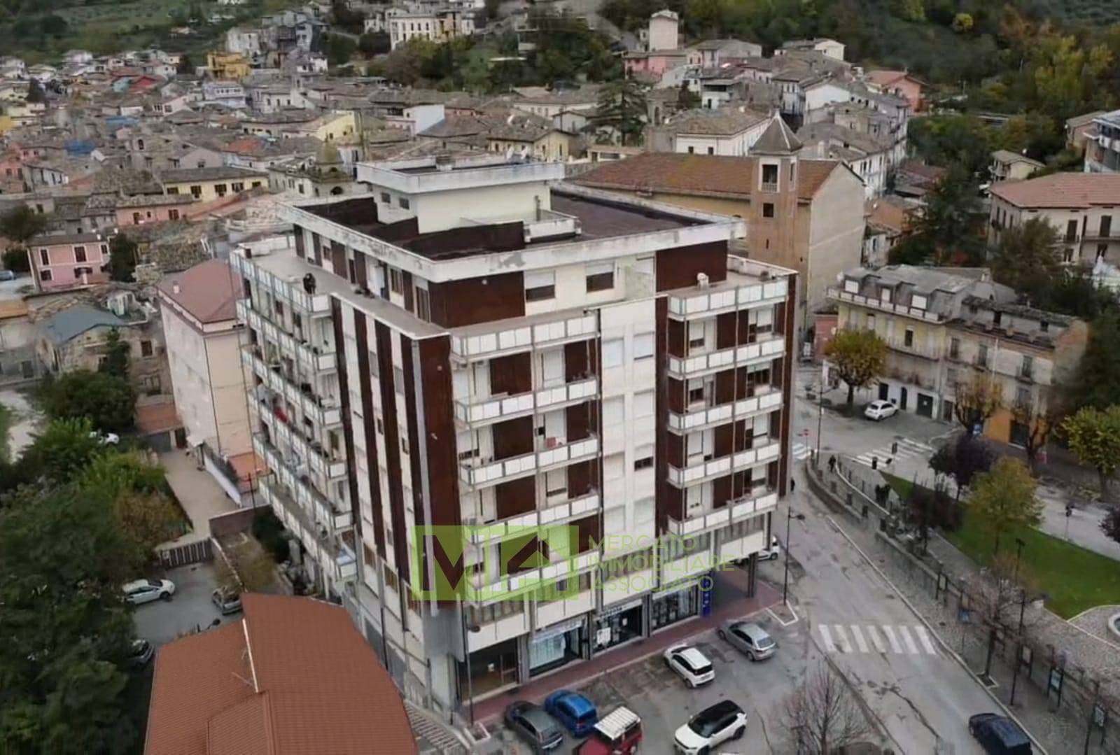 Appartamento in vendita a Montorio al Vomano, 7 locali, prezzo € 240.000 | PortaleAgenzieImmobiliari.it