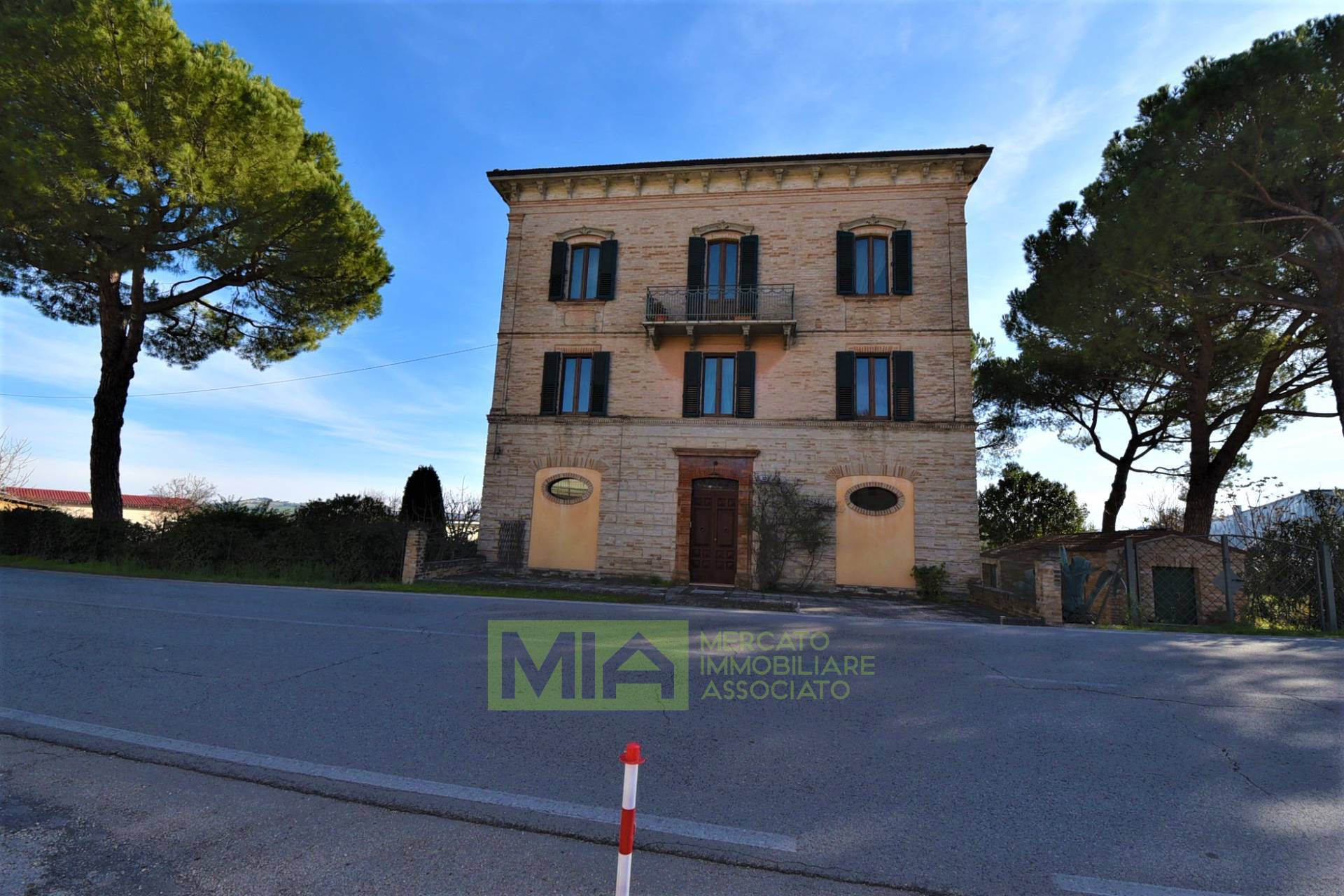 Villa in vendita a Magliano di Tenna, 14 locali, prezzo € 590.000 | PortaleAgenzieImmobiliari.it