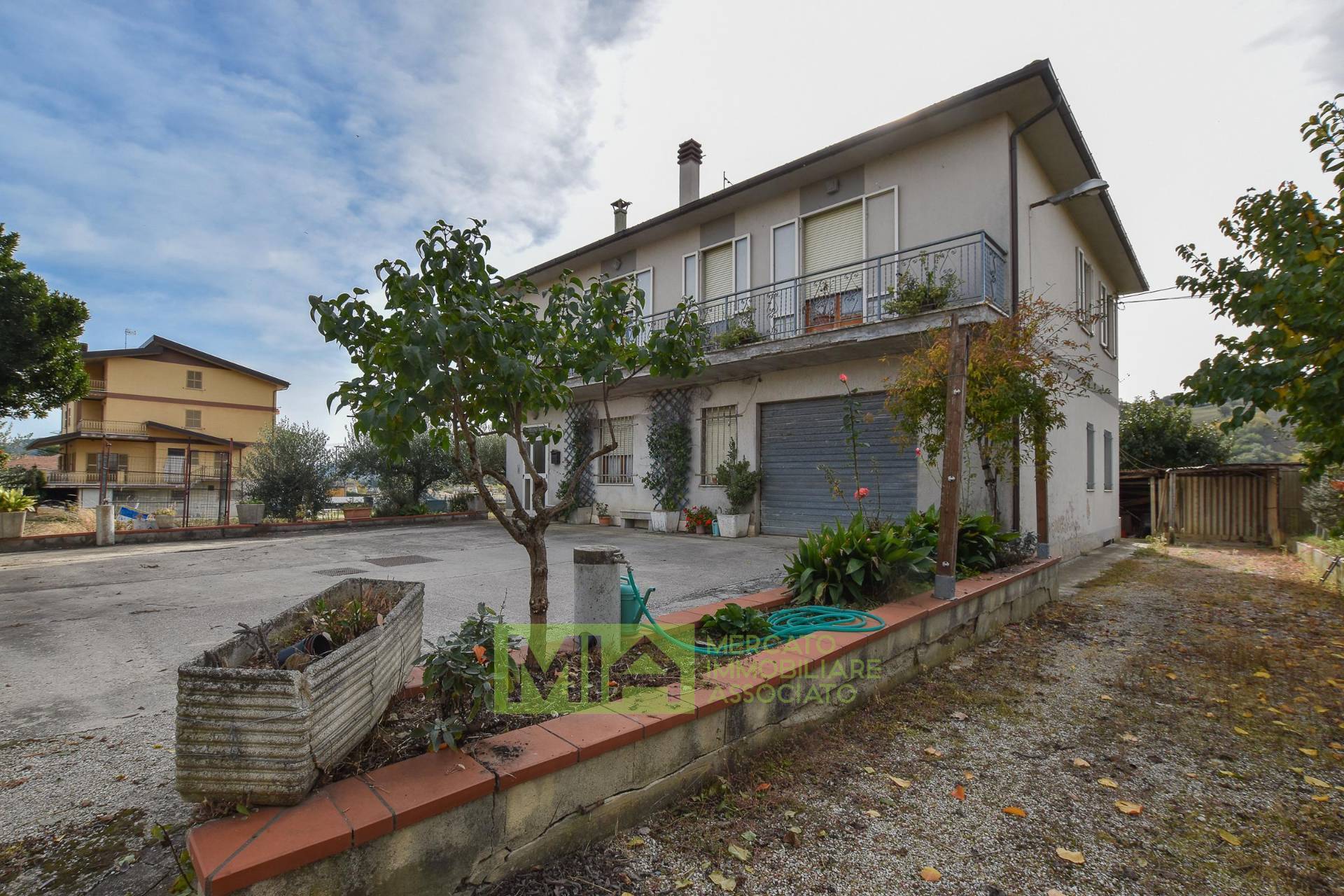 Soluzione Indipendente in vendita a Santa Vittoria in Matenano, 14 locali, prezzo € 190.000 | PortaleAgenzieImmobiliari.it