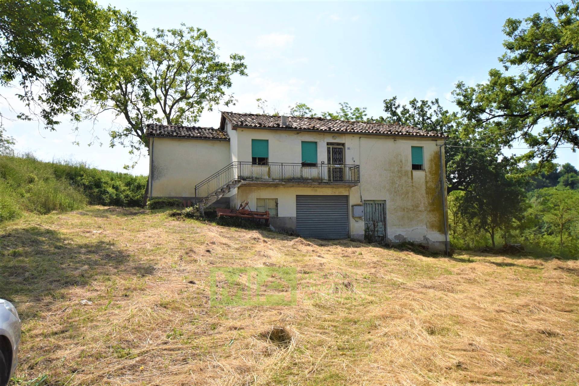 Rustico / Casale in vendita a Camporotondo di Fiastrone, 7 locali, zona Località: contradaColvenale, prezzo € 100.000 | PortaleAgenzieImmobiliari.it
