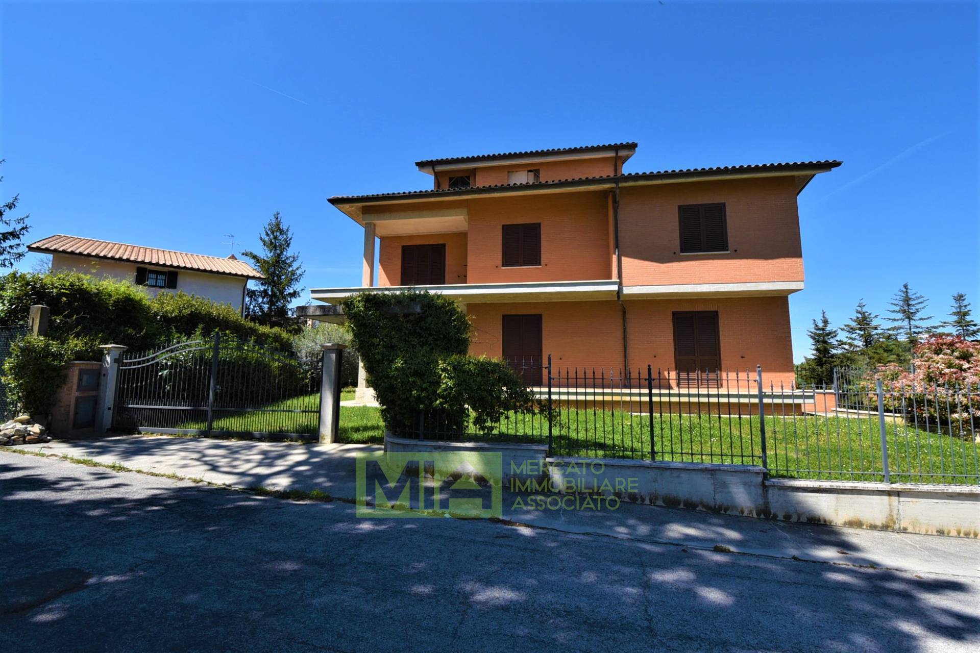 Villa in vendita a Falerone, 14 locali, zona Località: Campagna, prezzo € 270.000 | PortaleAgenzieImmobiliari.it