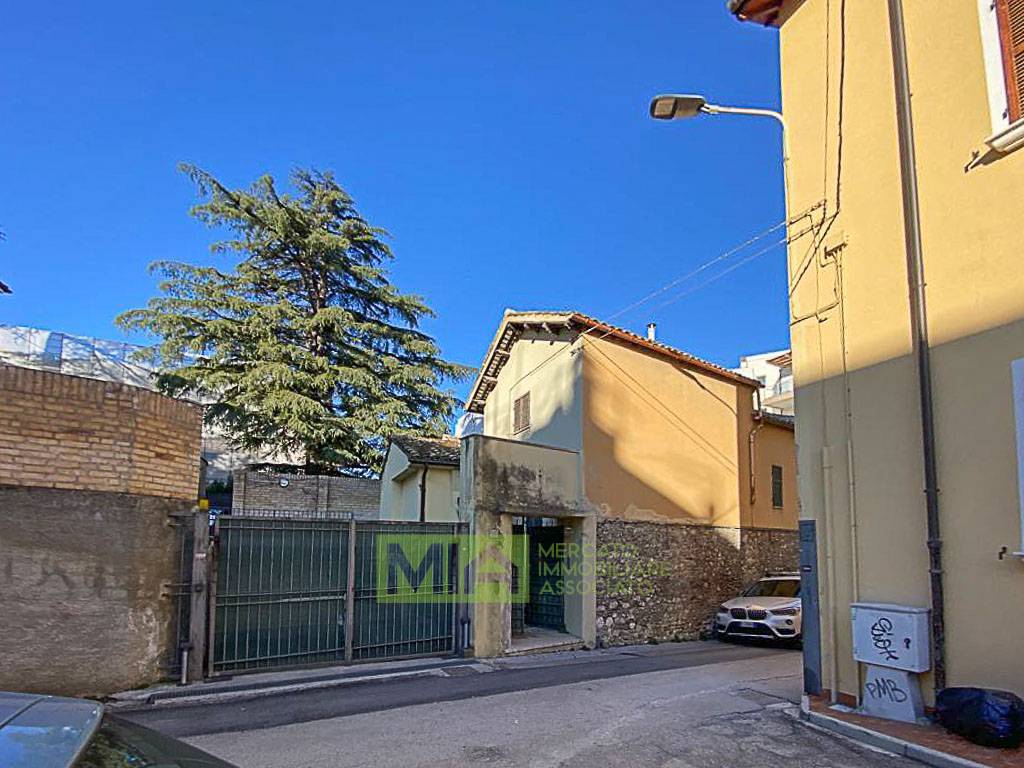 Villa in vendita a Ascoli Piceno, 12 locali, prezzo € 360.000 | PortaleAgenzieImmobiliari.it