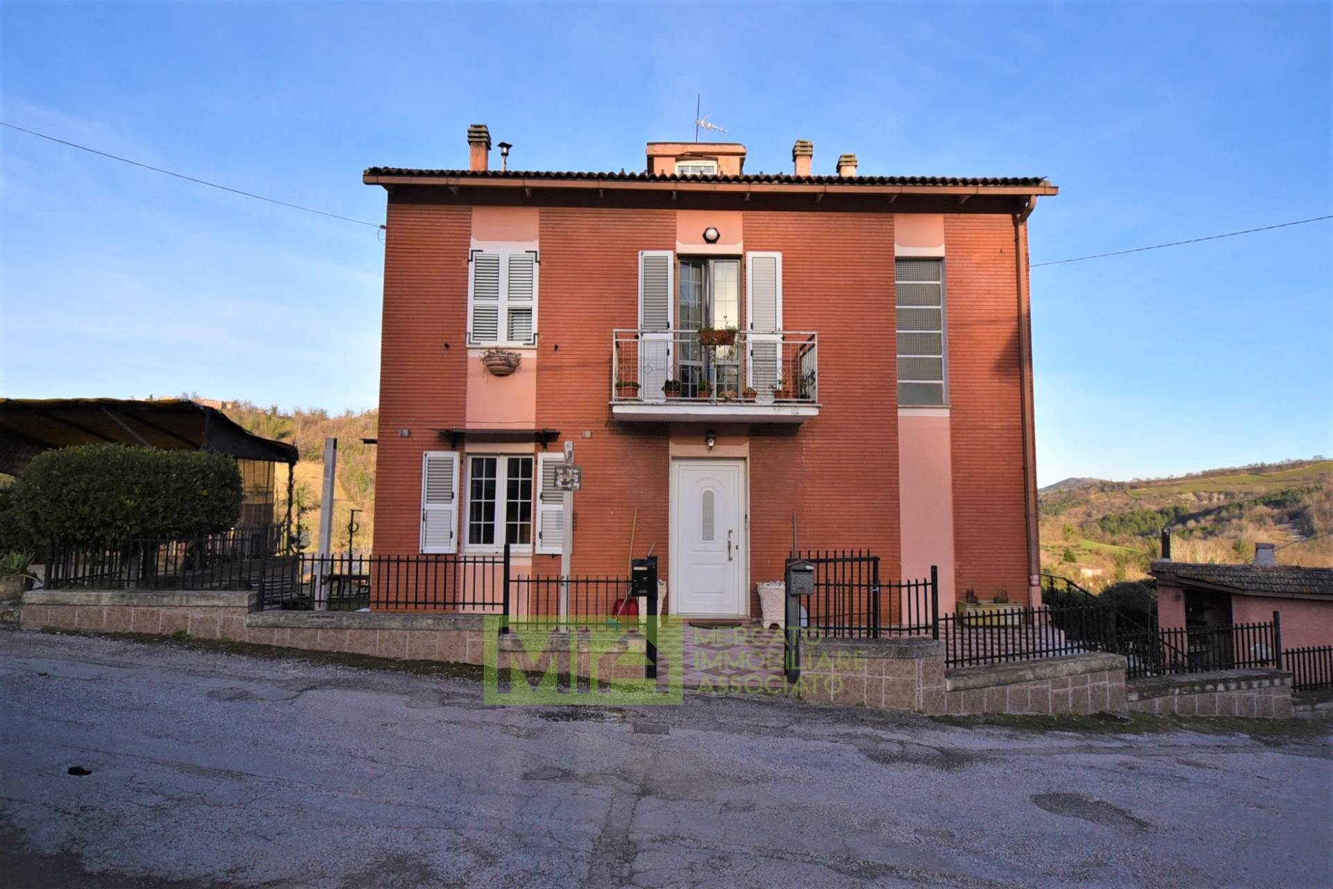 Appartamento in vendita a Sarnano, 7 locali, zona Località: Campagna, prezzo € 110.000 | PortaleAgenzieImmobiliari.it